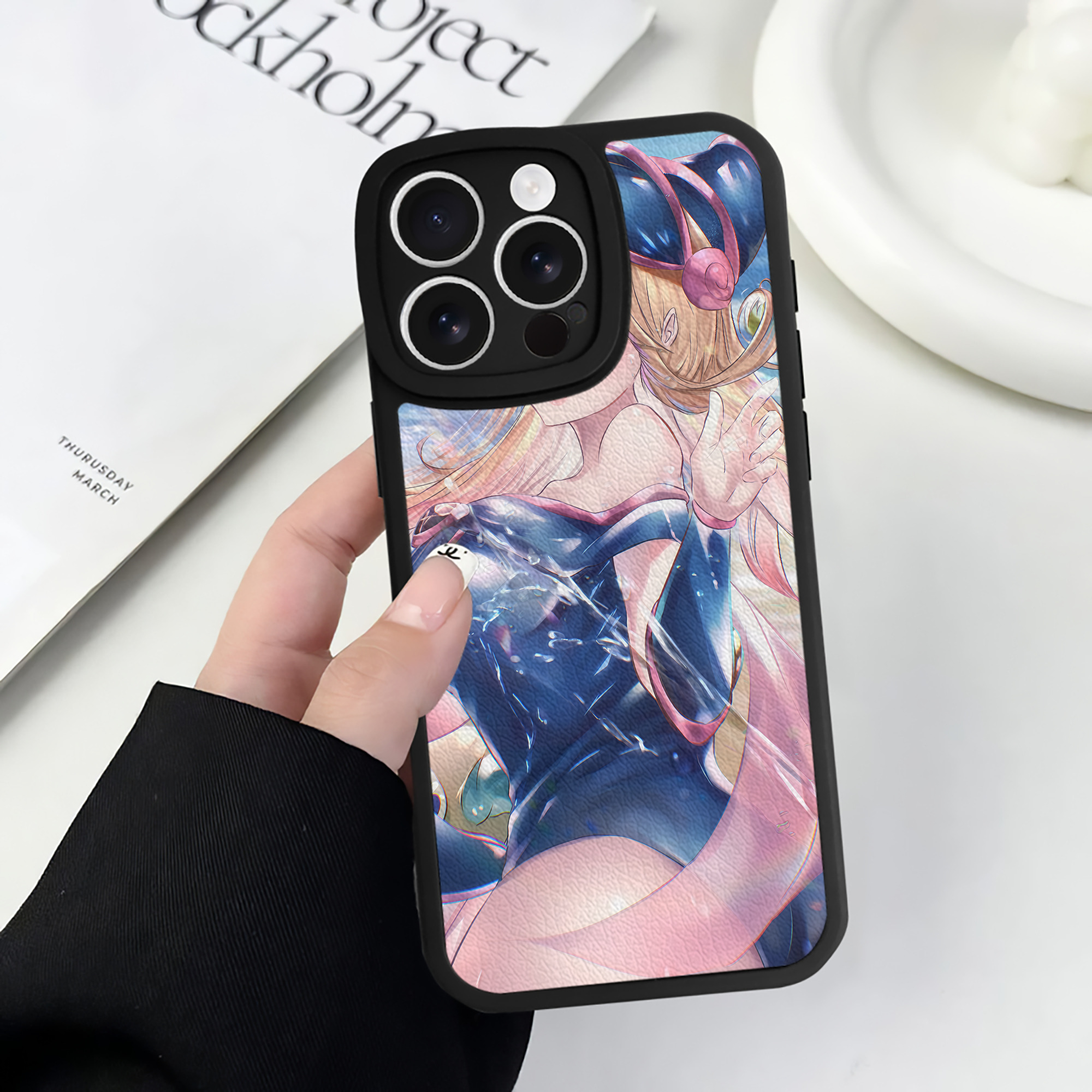 （画像用） 遊☆戯☆王 Yu-Gi-Oh! 【iPhone 16シリーズ対応】シリコンスマホケース（レザー調） 材質：シリコン